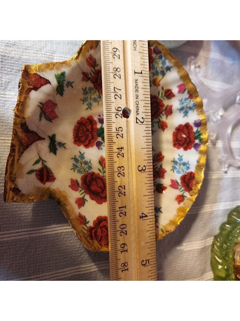 DECOUPAGE FLOWERS ON A SCALLOPED SHELL - Picture 3 of 3
